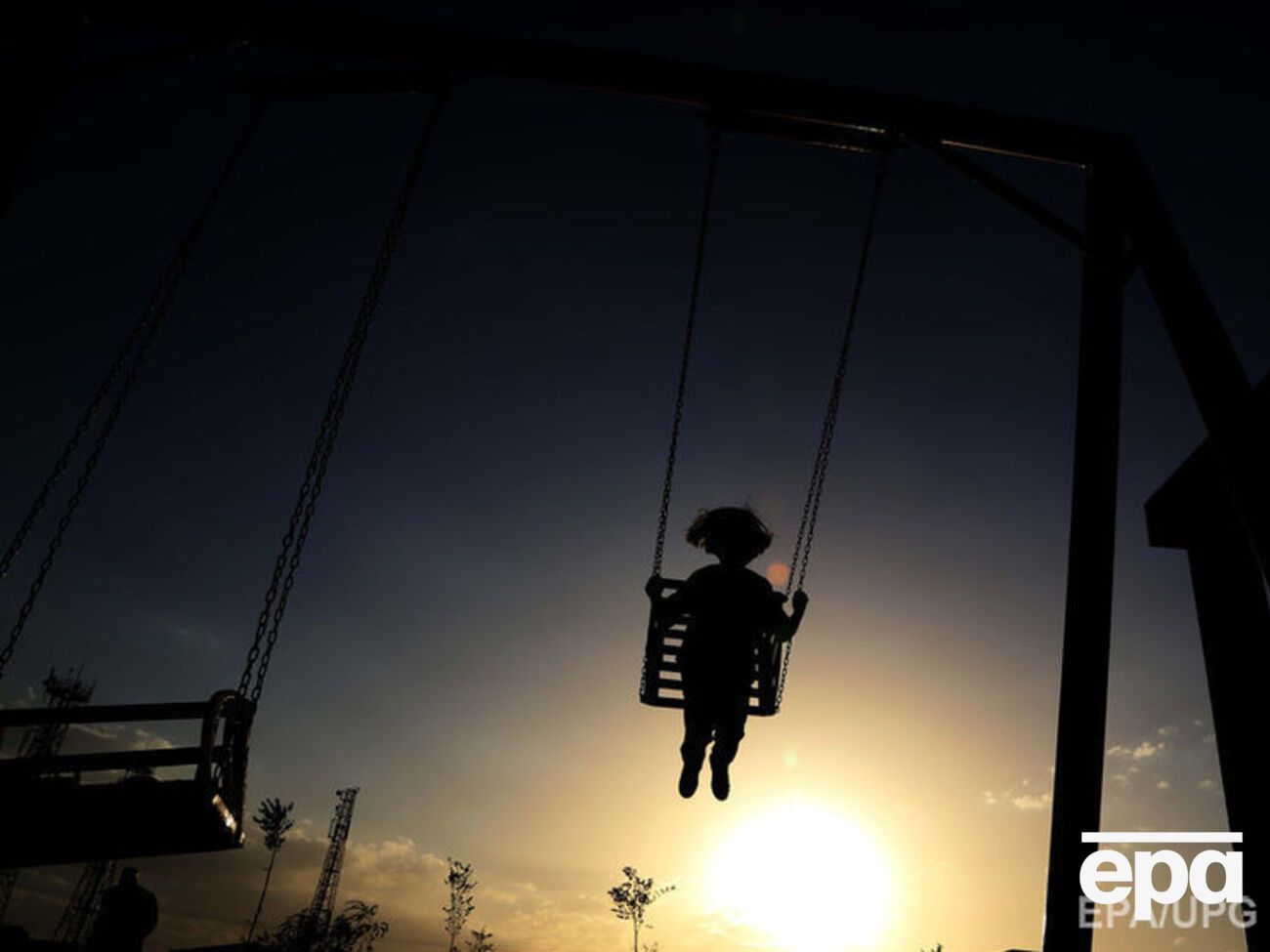 Из аннексированного Крыма на материковую часть Украины переехали два детских дома семейного типа и три приемные семьи