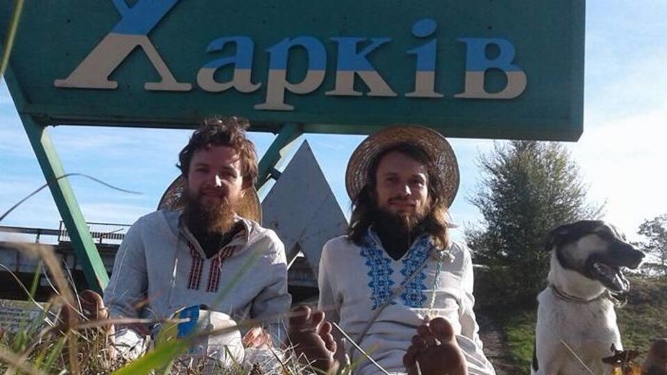 Онисько, Реглис и их спутница, собака Боса