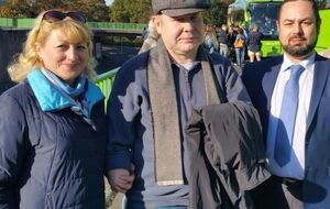 Ирина и Владимир Жемчуговы с консулом Украины