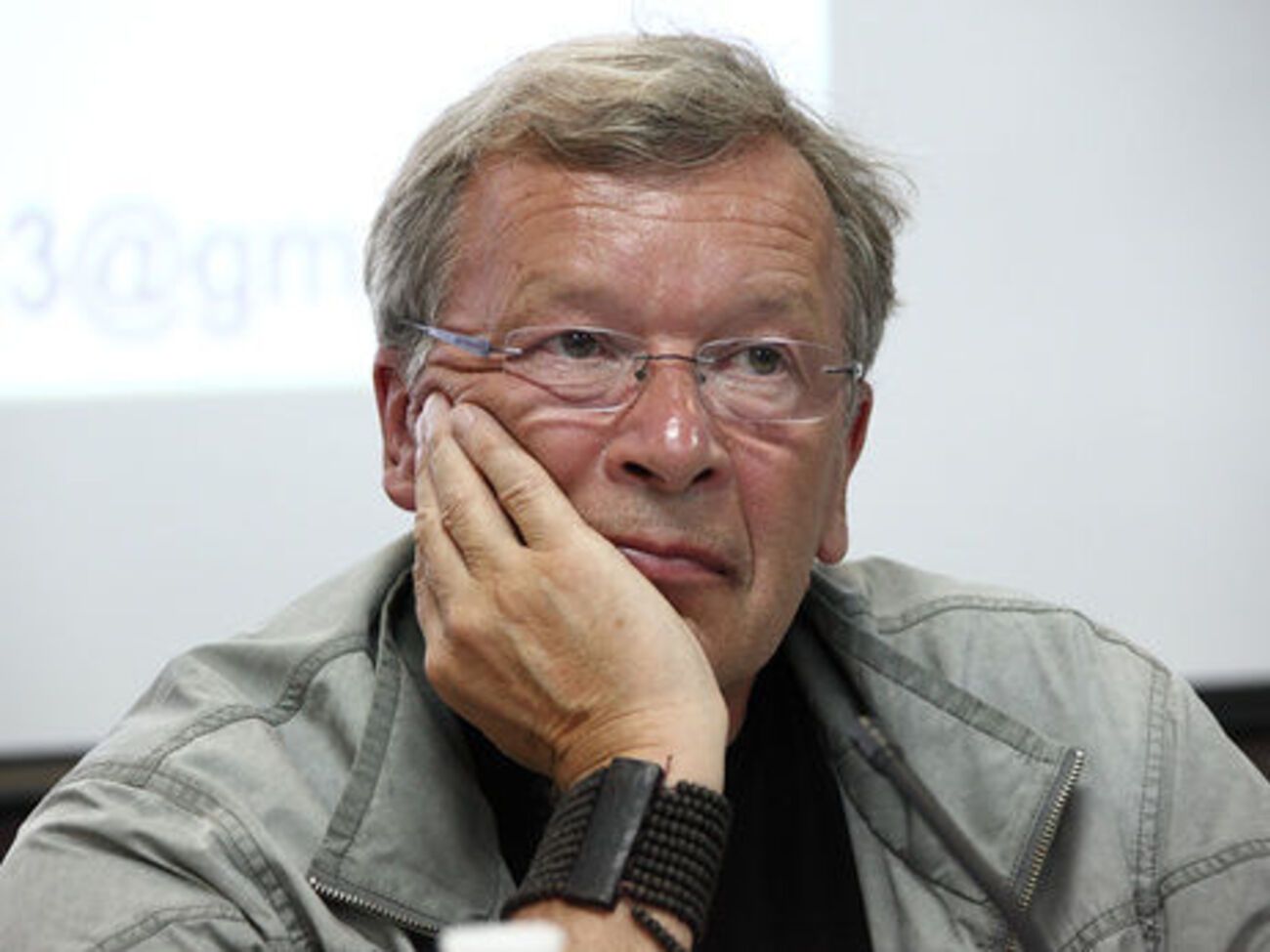 Виктор Ерофеев:&nbsp;Я вижу, что очень многие головой повернуты назад