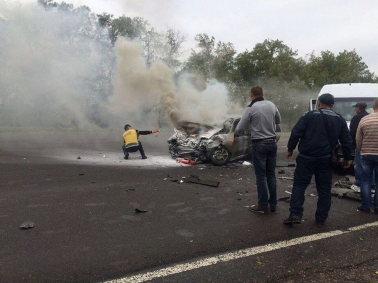 От удара легковой автомобиль загорелся