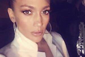 Лопес продемонстрировала фигуру