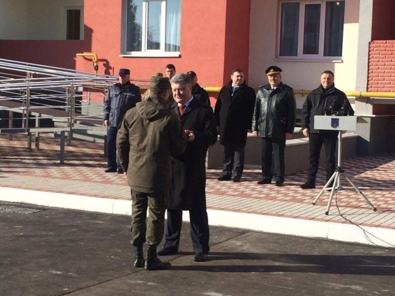 Порошенко:&nbsp;В 2016 году на жилье служащих Нацгвардии было выделено 122 млн грн