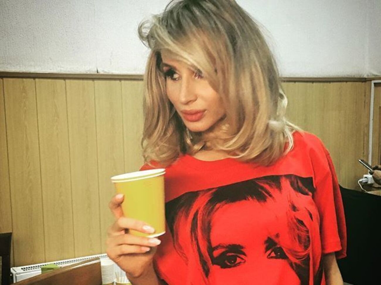 Loboda: Мои фаны просят больше бытовых фоток