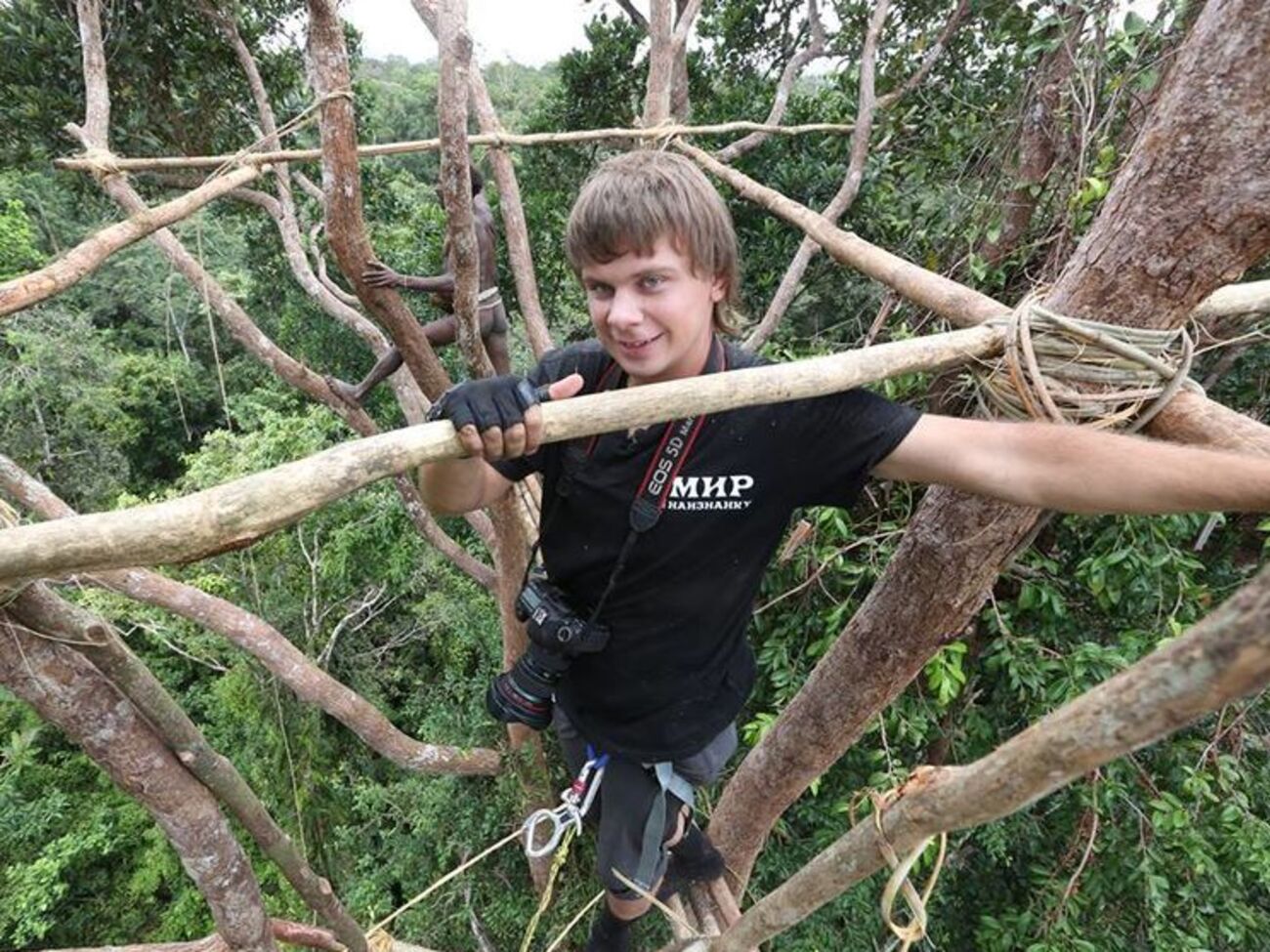 Комаров удачно приземлился с парашютом Каменских