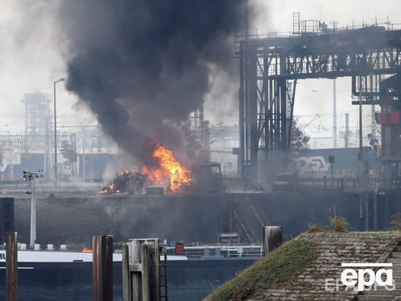 Взрыв произошел в гавани химзавода