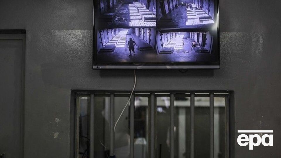 Власти уверяют, что взяли под контроль ситуацию в тюрьме