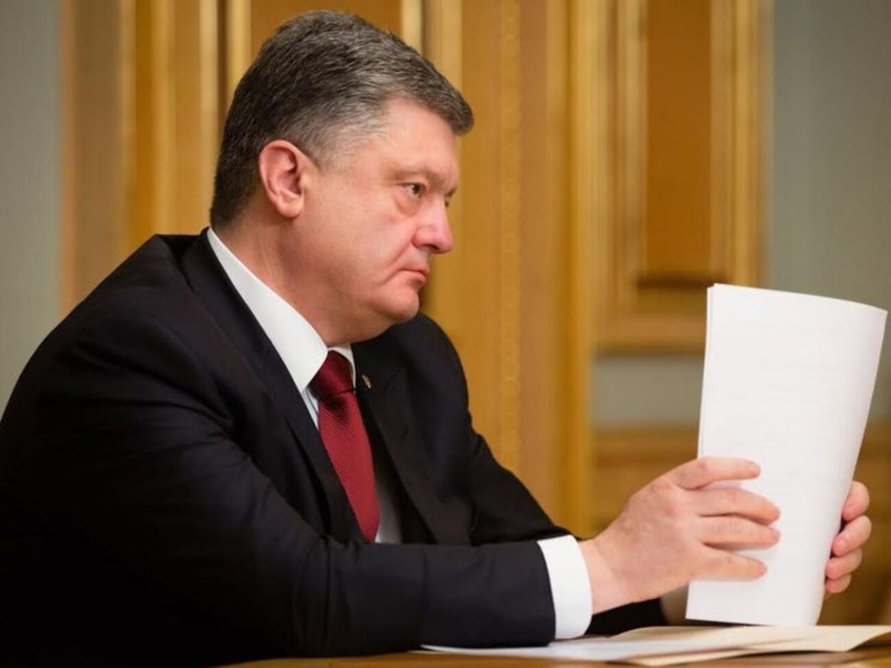 Порошенко подписал указ о санкциях против физических и юридических лиц РФ