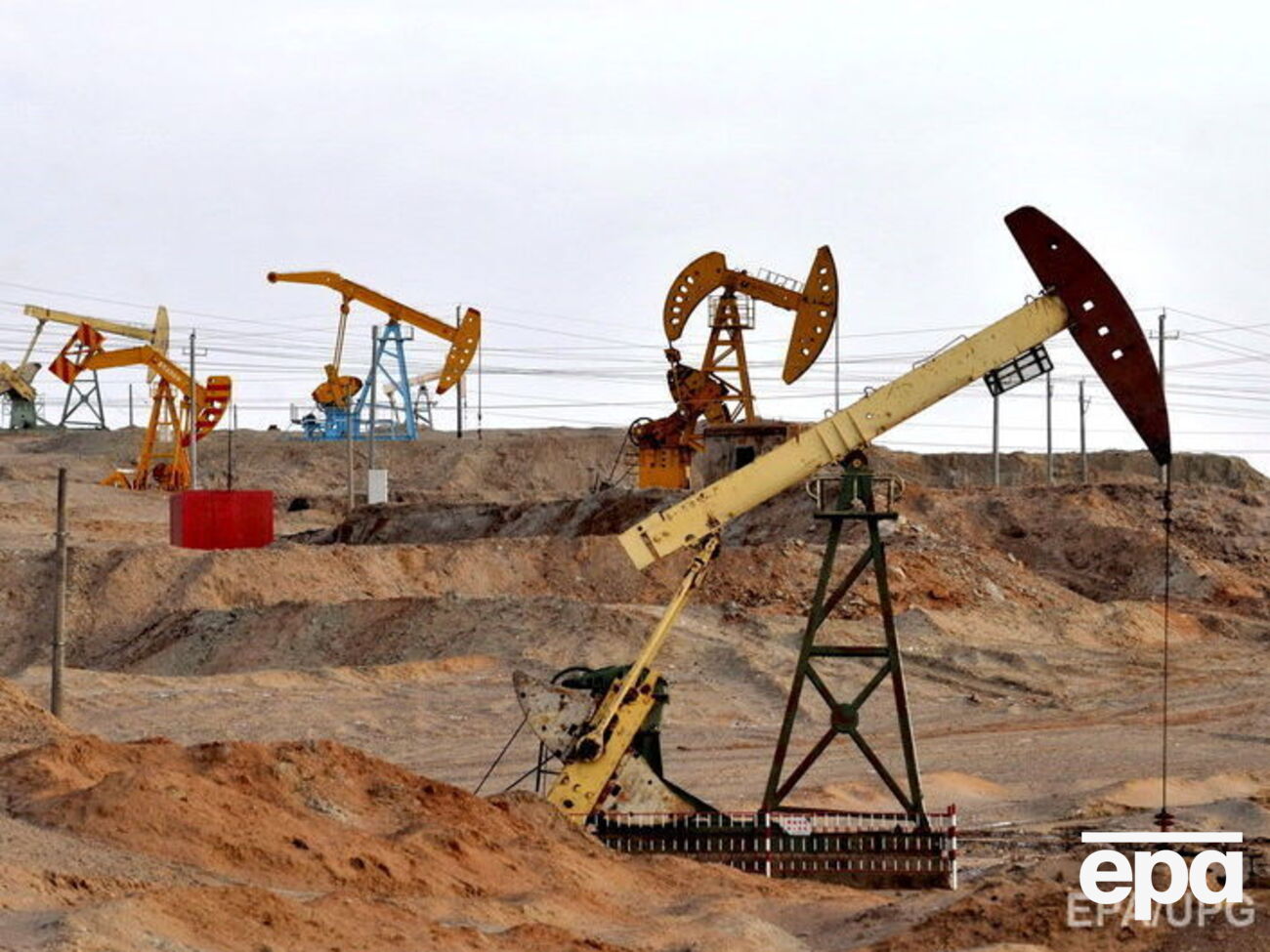 Нефть в течение дня подешевела на $1