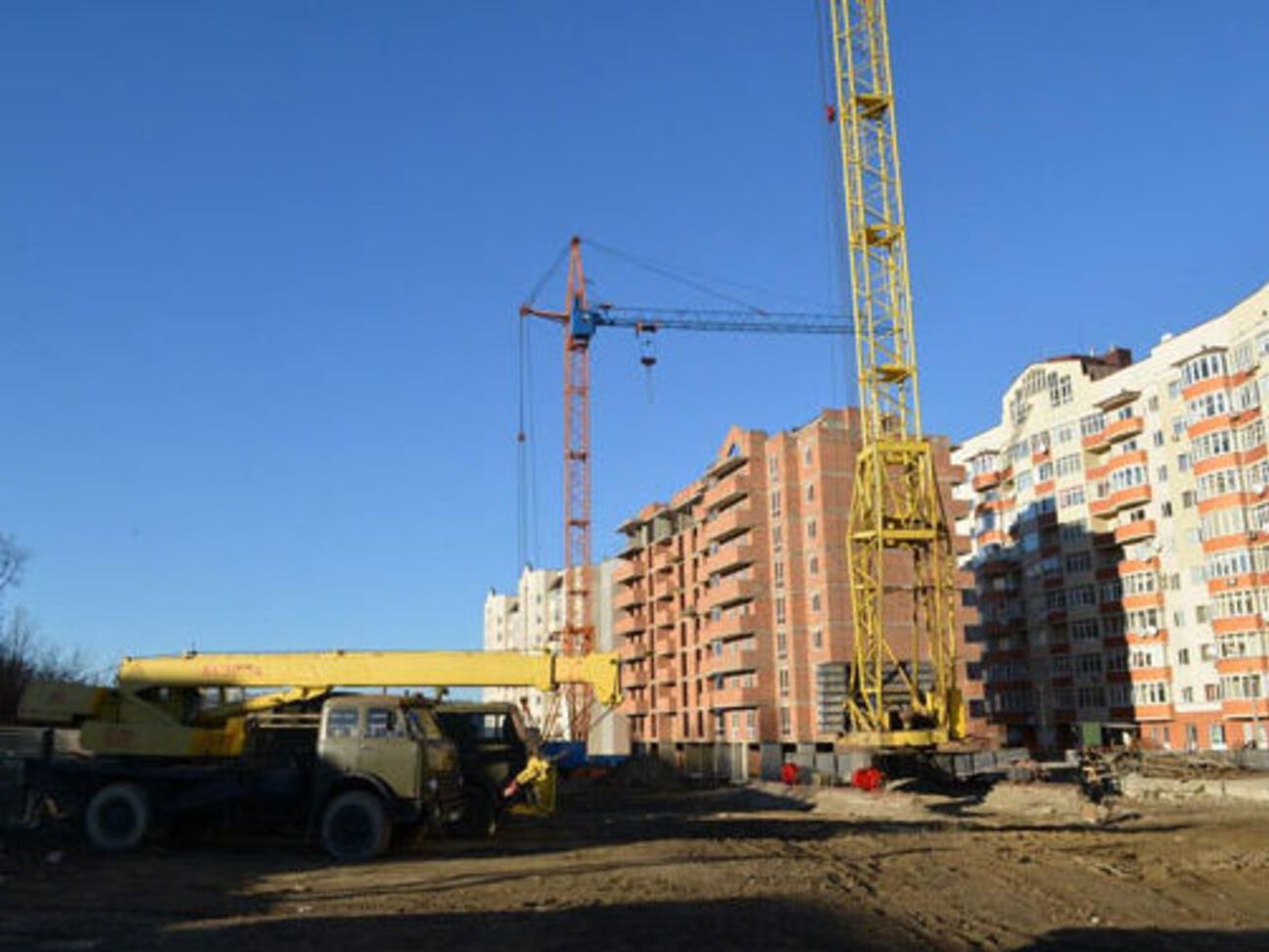 В настоящее время строительство дома остановлено