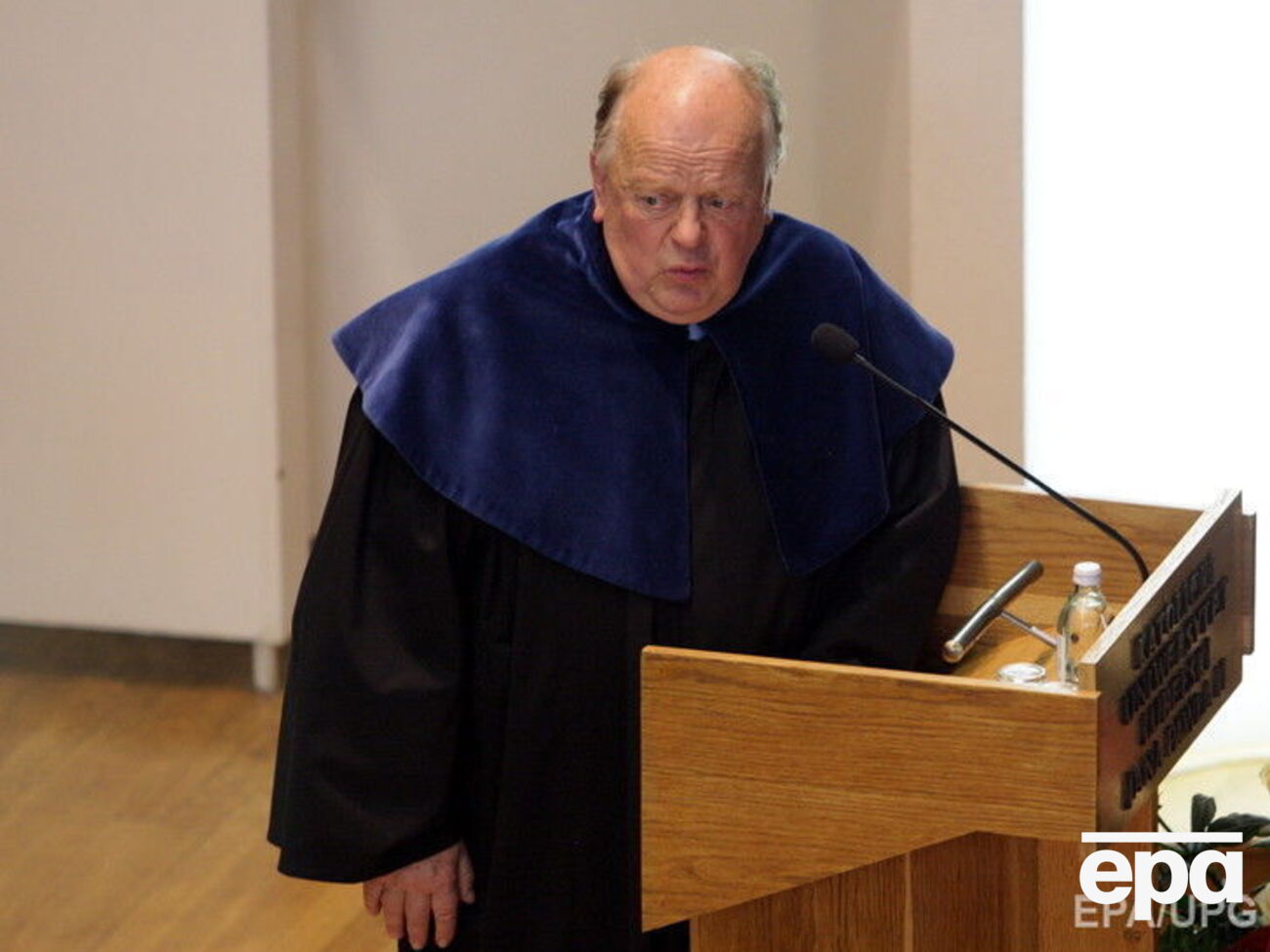 Шушкевич: То, что в вашем диктофоне будет несколько гигабайт памяти, этого я себе представить не мог. Я начинал с того, что прошивал ферритовое кольцо тремя проволочками, чтобы получить один бит