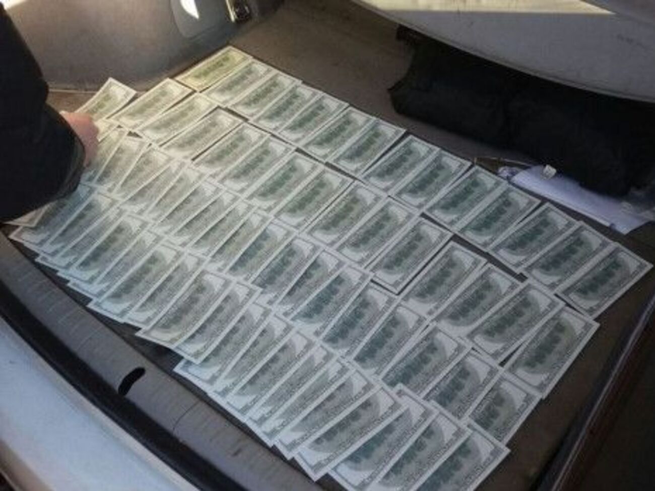 Оперативники СБУ задержали депутатов в Винниках при получении взятки