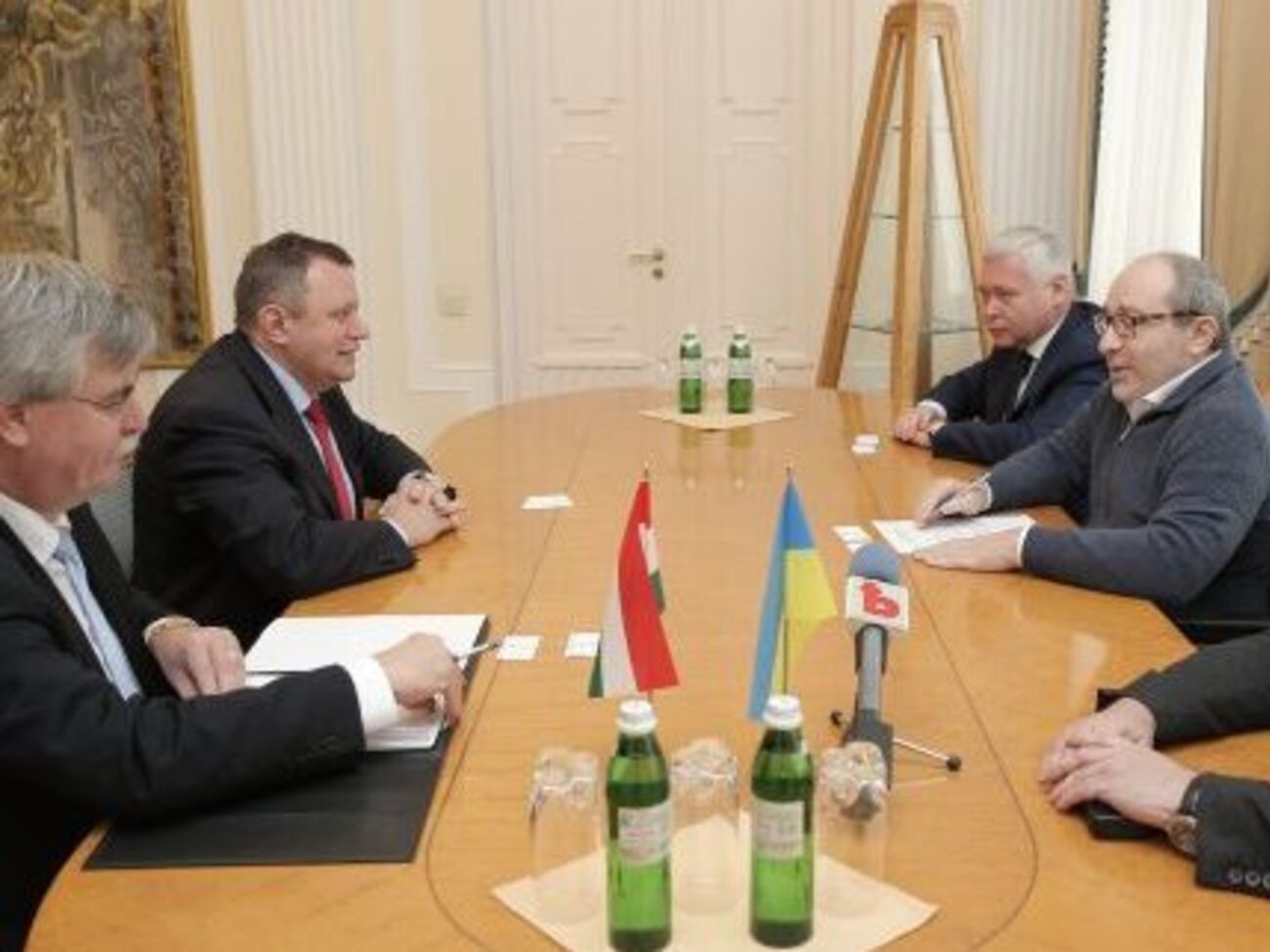 Кернес встретился с послом Венгрии