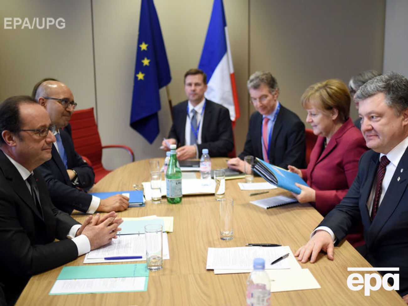 Порошенко, Меркель и Олланд провели телефонный разговор