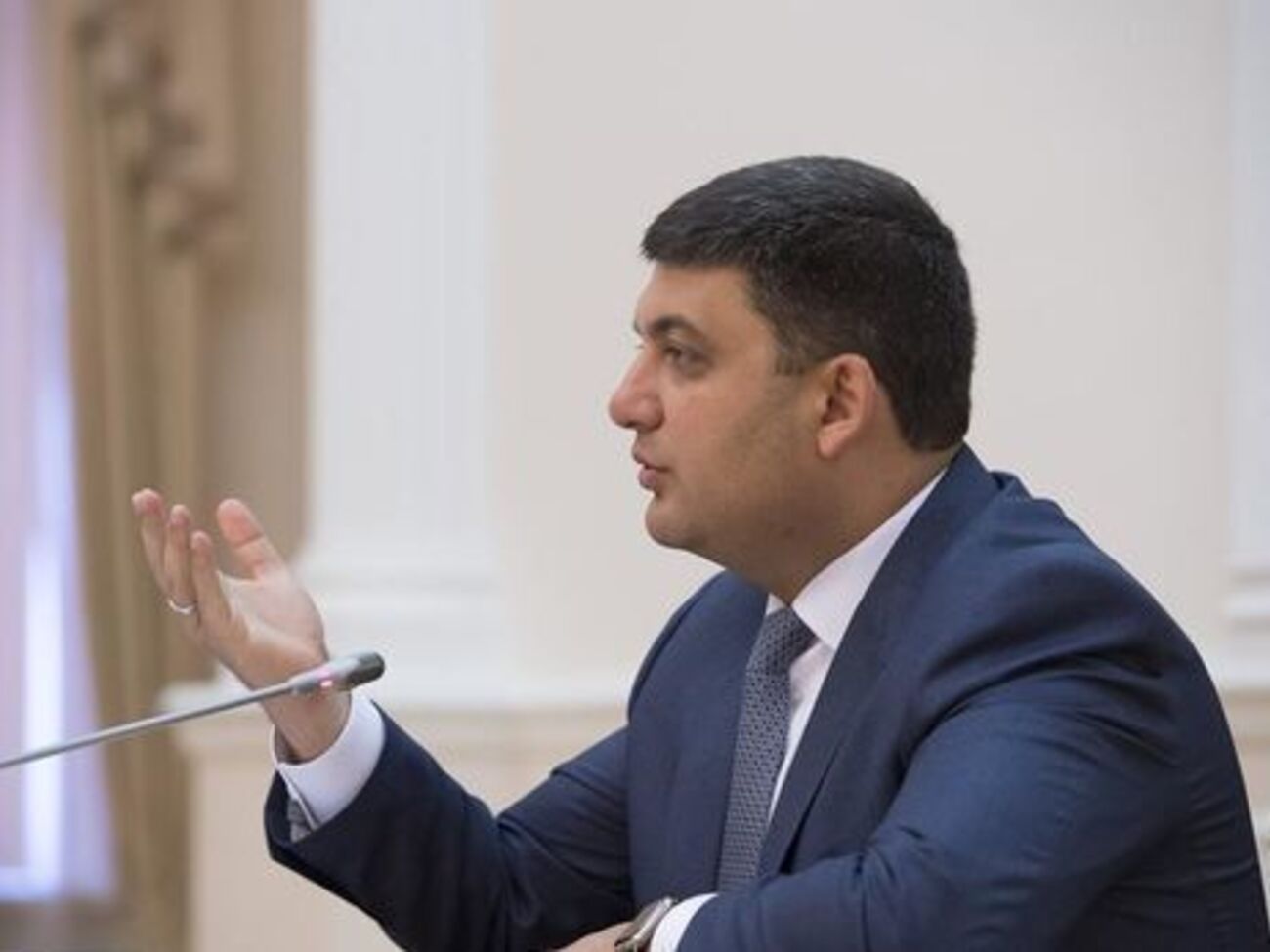 Гройсман заявил, что вопрос реформы системы оплаты труда является приоритетом для Кабмина