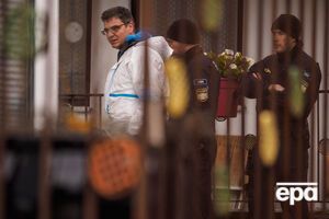 Полиция и эксперты у дома праворадикала, стрелявшего по силовикам