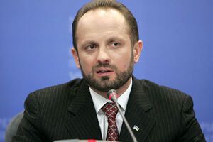 По словам Безсмертного, политикам необходимо сформулировать задачи для трехсторонней группы по Донбассу на ближайшее время