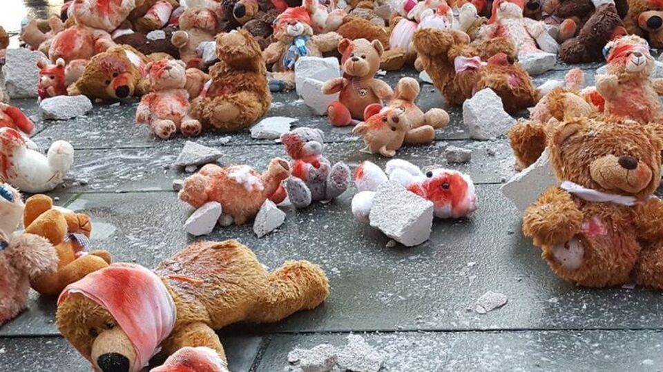 Лидеров "Нормандской четверки" под Рейхстагом "встречали" "окровавленные" медвежата