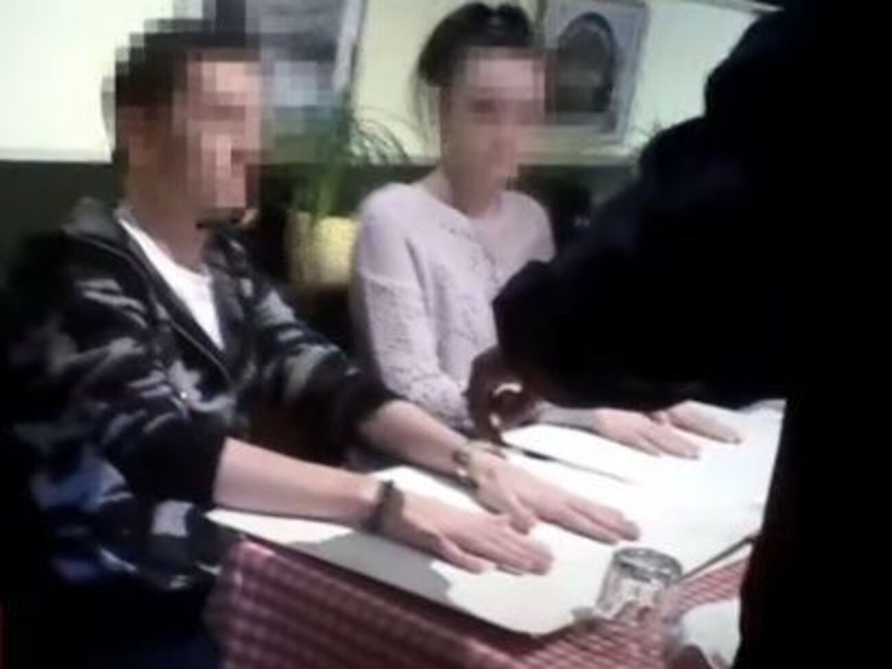 Момент задержания российского хакера в Чехии