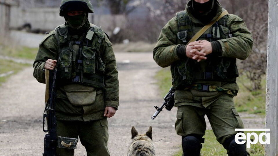 В военной прокуратуре утверждают, что установили, в каких частях служили "зеленые человечки"