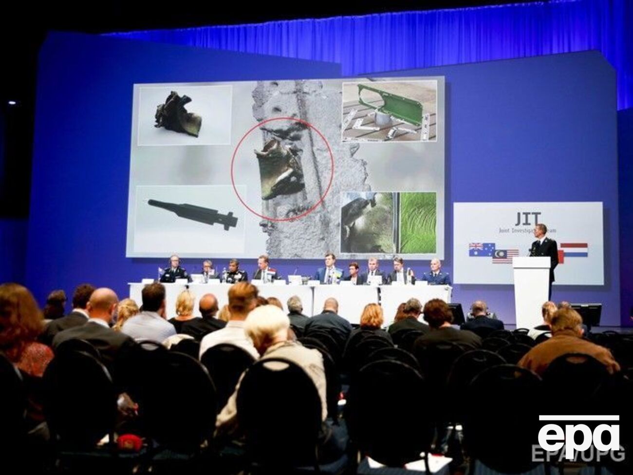 Латынина: Следствие перелопатило полмиллиона фотографий, 150 тысяч перехваченных разговоров. Впечатляет