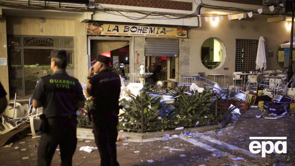 Из-за взрыва в кафе в испанском городе Велес-Малага пострадало 90 человек