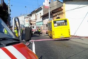 Водителю маршрутки стало плохо за рулем