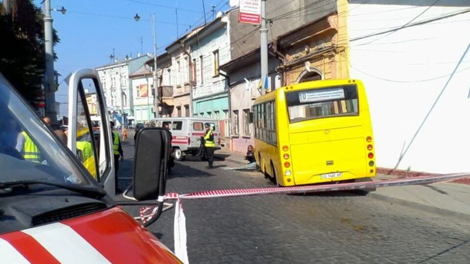 Водителю маршрутки стало плохо за рулем
