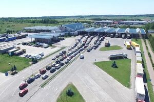 На границе с Польшей выросла очередь из автомобилей