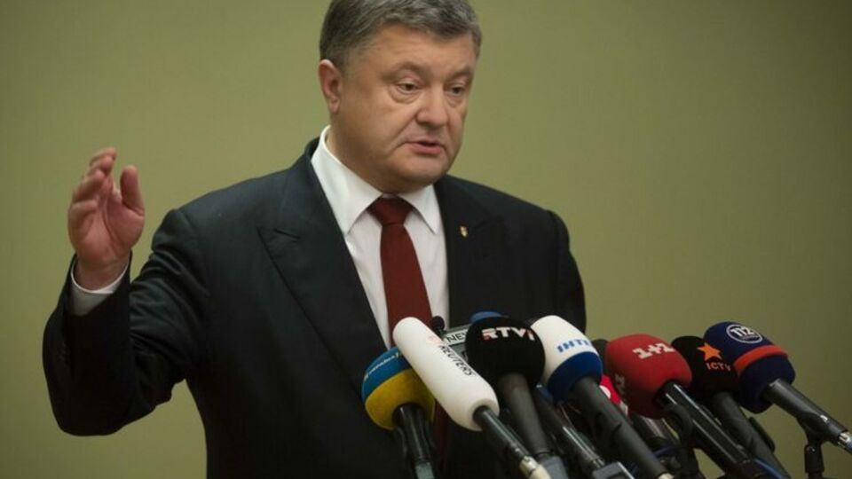 Порошенко: В рамках реализации пакета безопасности "Минска" мы будем говорить о выборах