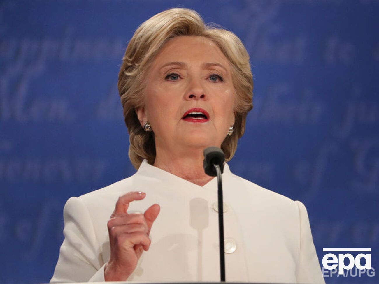Клинтон назвала своего соперника "марионеткой"