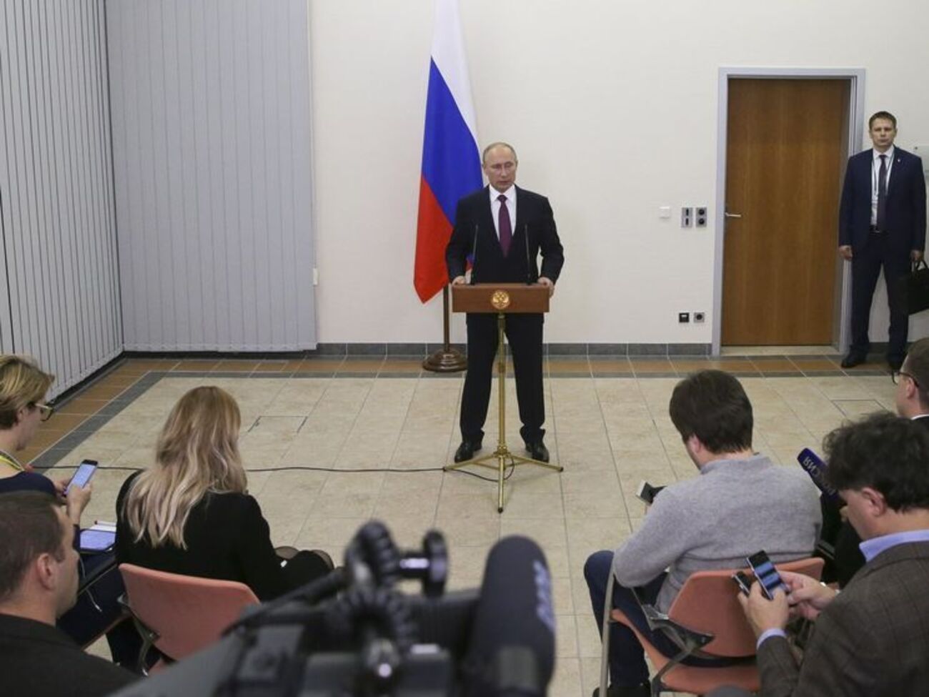 Путин: Все участники встречи подтвердили, что в основе урегулирования на юго-востоке Украины должны лежать Минские соглашения