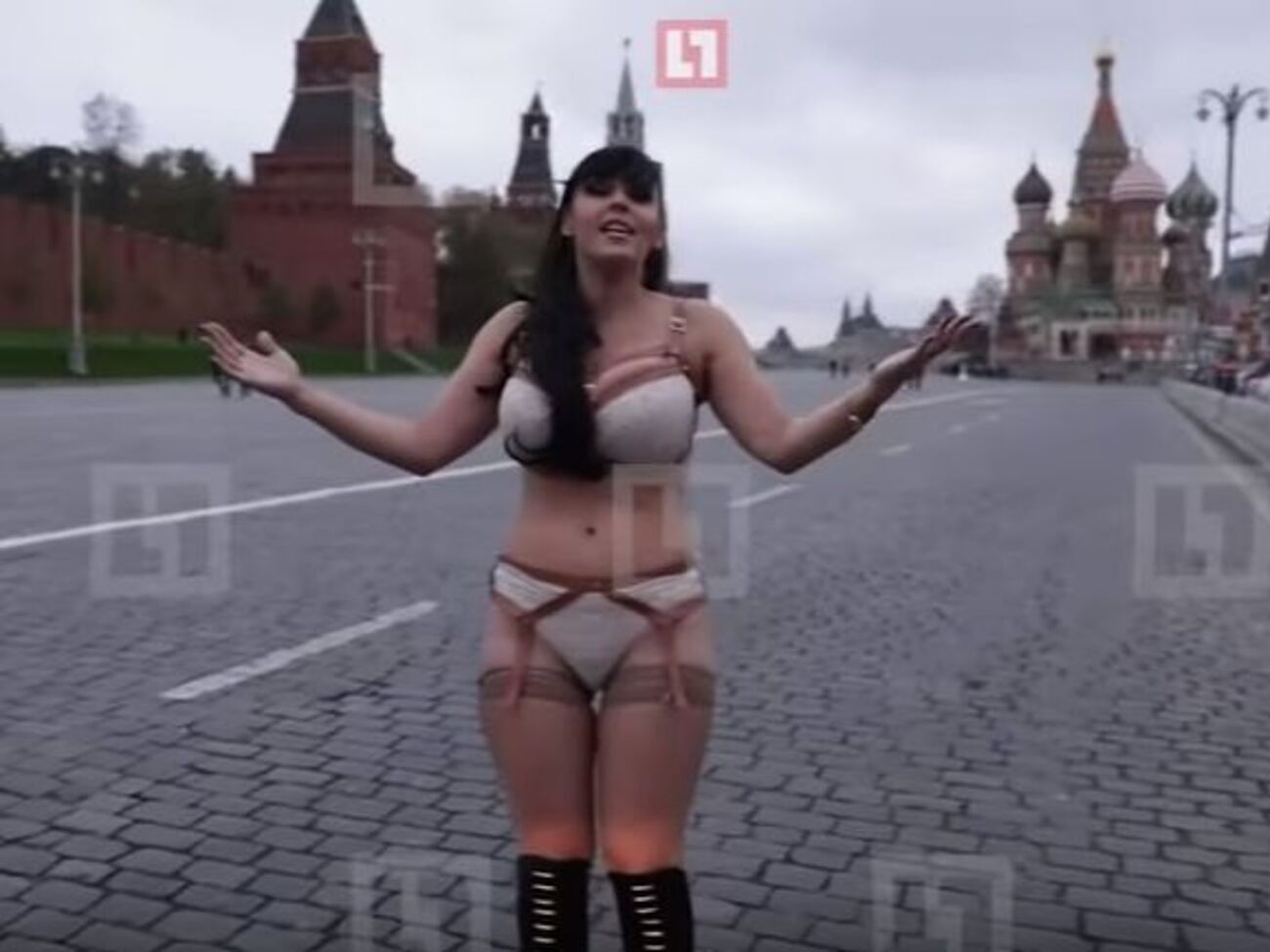 Певица Анна Азерли просится замуж за Путина