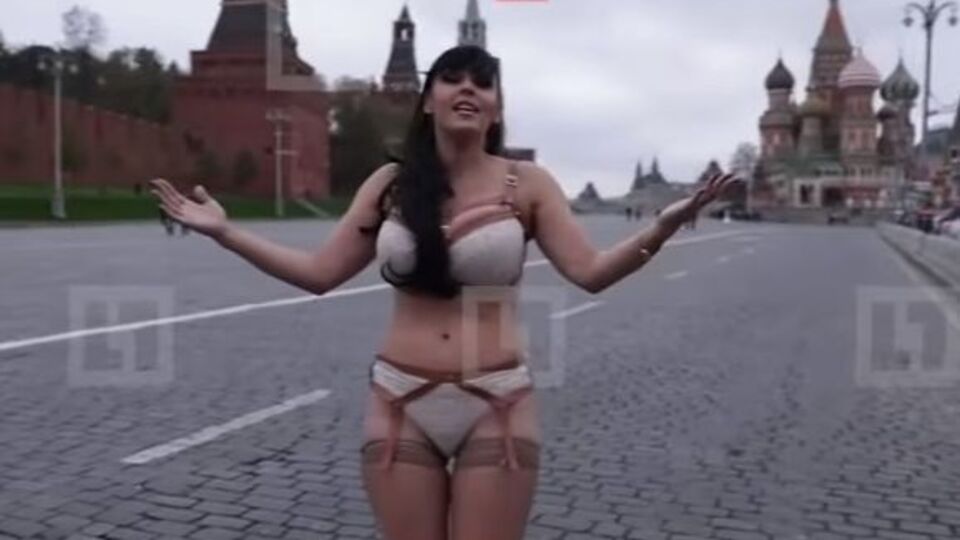 Певица Анна Азерли просится замуж за Путина