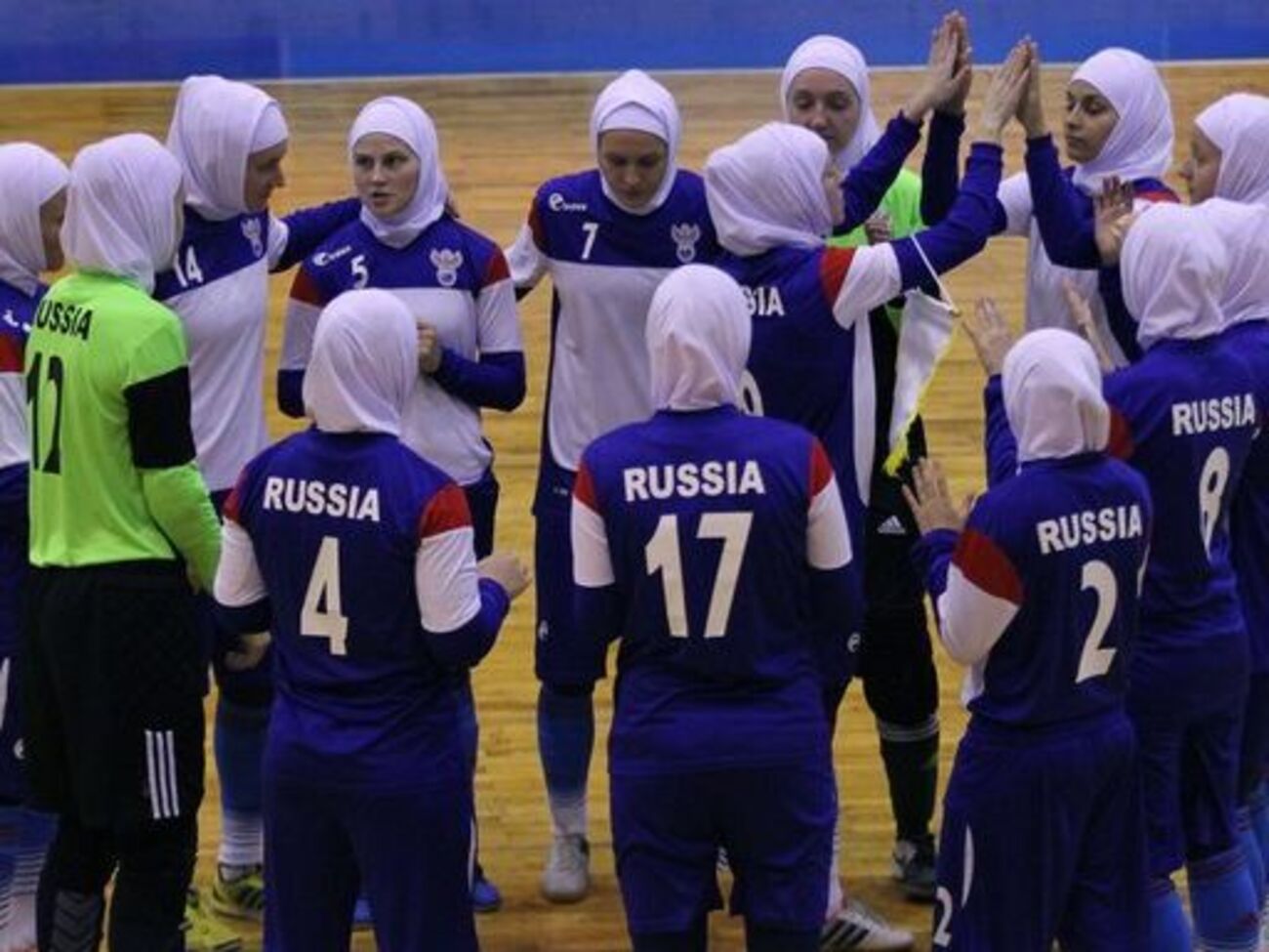 Российские спортсменки выступали в Иране в хиджабах