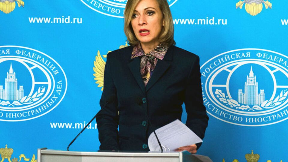 По словам Захаровой, российская сторона не заявляет ничего, что было бы "оскорбительным, унизительным, не соответствующим действительности в отношении Польши"