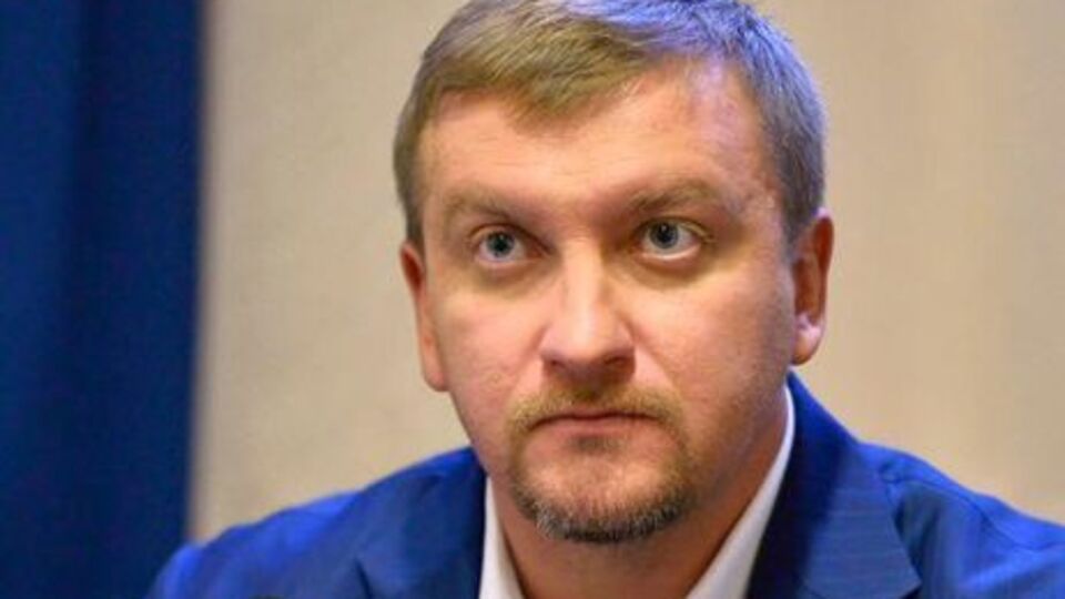 По словам Петренко, все фракции в парламенте "должны найти в себе политическую волю" и проголосовать