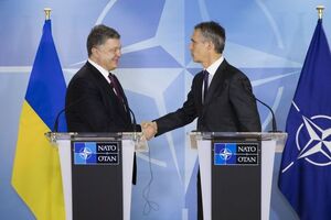 Столтенберг заявил, что его частые встречи с Порошенко свидетельствуют об очень тесном сотрудничестве с Киевом