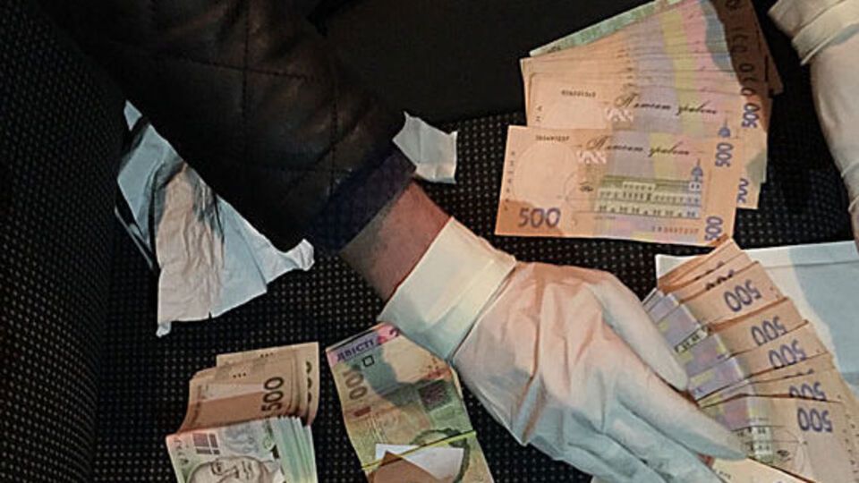 Полиция: Чиновника задержали после того, как он получил часть взятки