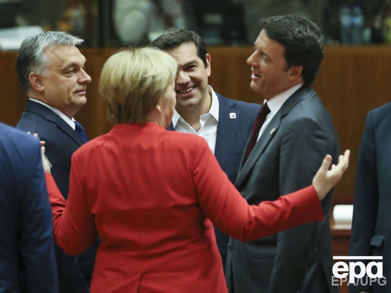 Ренци (справа) заблокировал вопрос антироссийских санкций