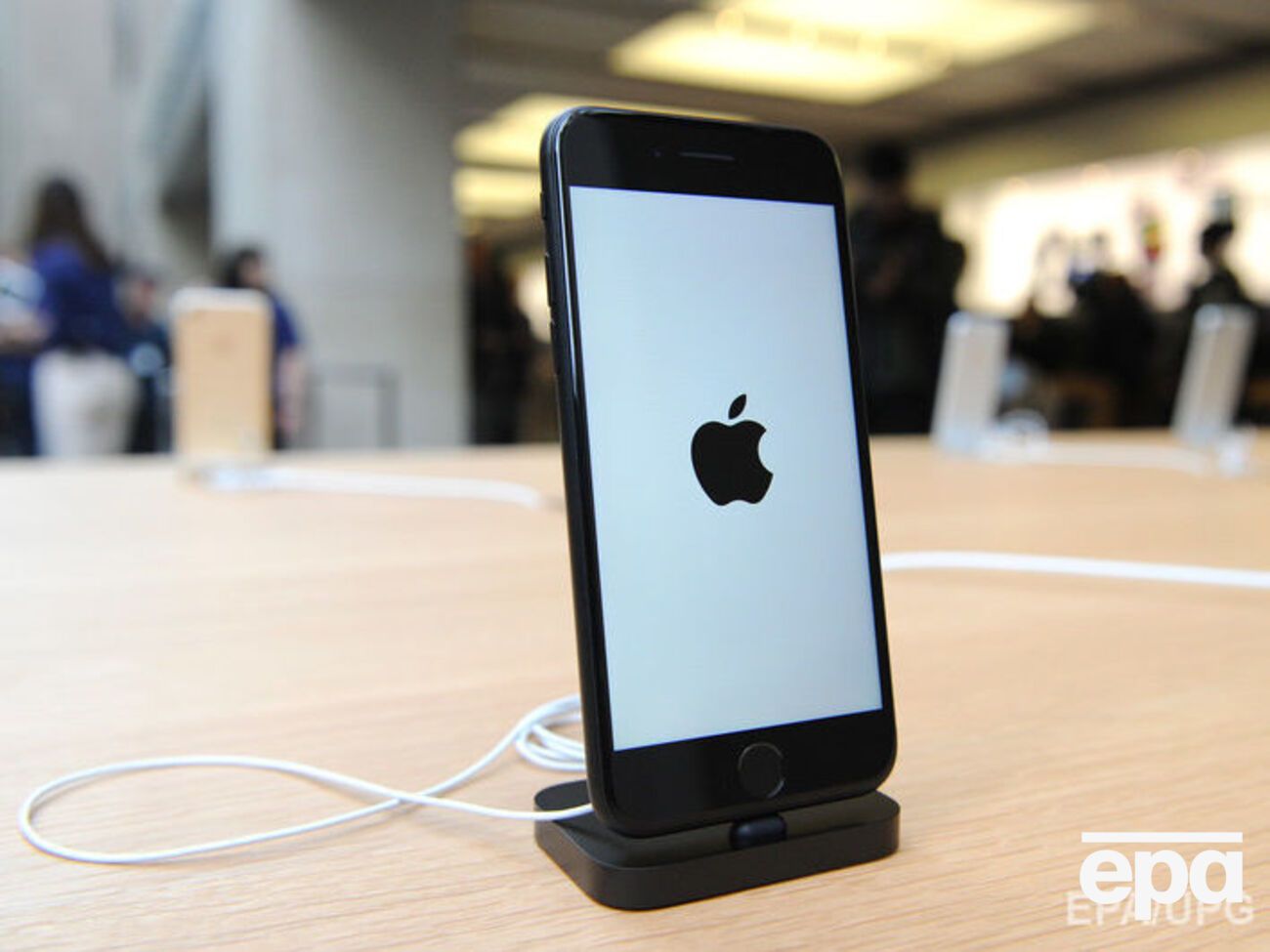 Украинцы предпочитают черные оттенки iPhone 7