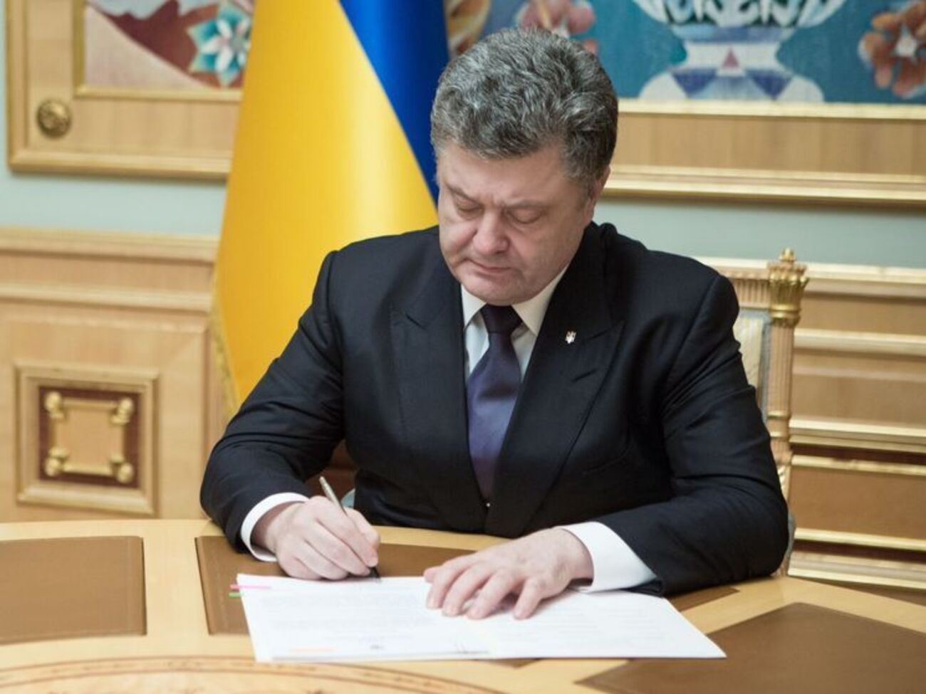 Указ Порошенко был подписан 17 октября