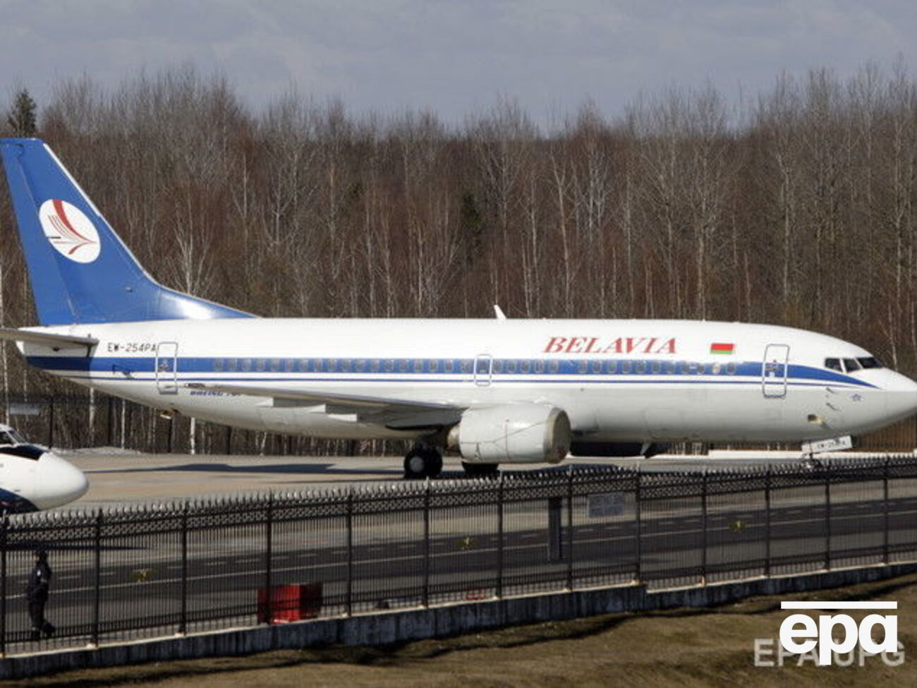 Белорусский самолет вернули в Киев по требованию СБУ