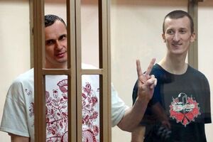 Киев продолжит бороться за возвращение на родину Сенцова и Кольченко, сообщил источник "Интерфакса"