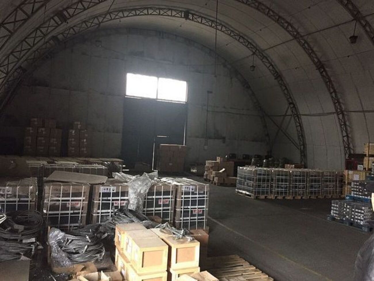 Чиновники заключали контракты на поставку кабельно-проводниковой продукции с определенными фирмами, в том числе из РФ