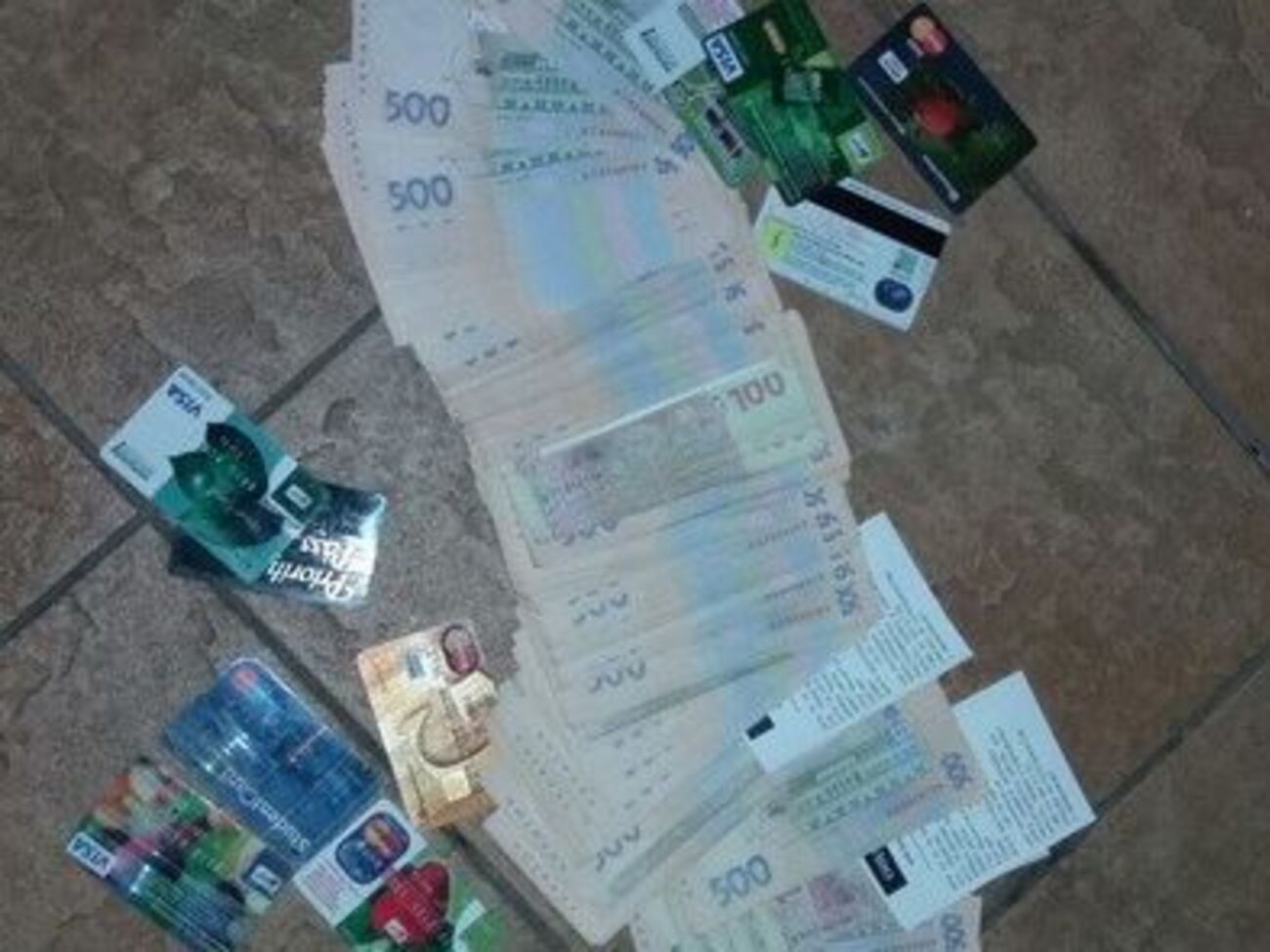 Ежедневно злоумышленник снимал в Киеве от 100 до 200 тысяч гривен