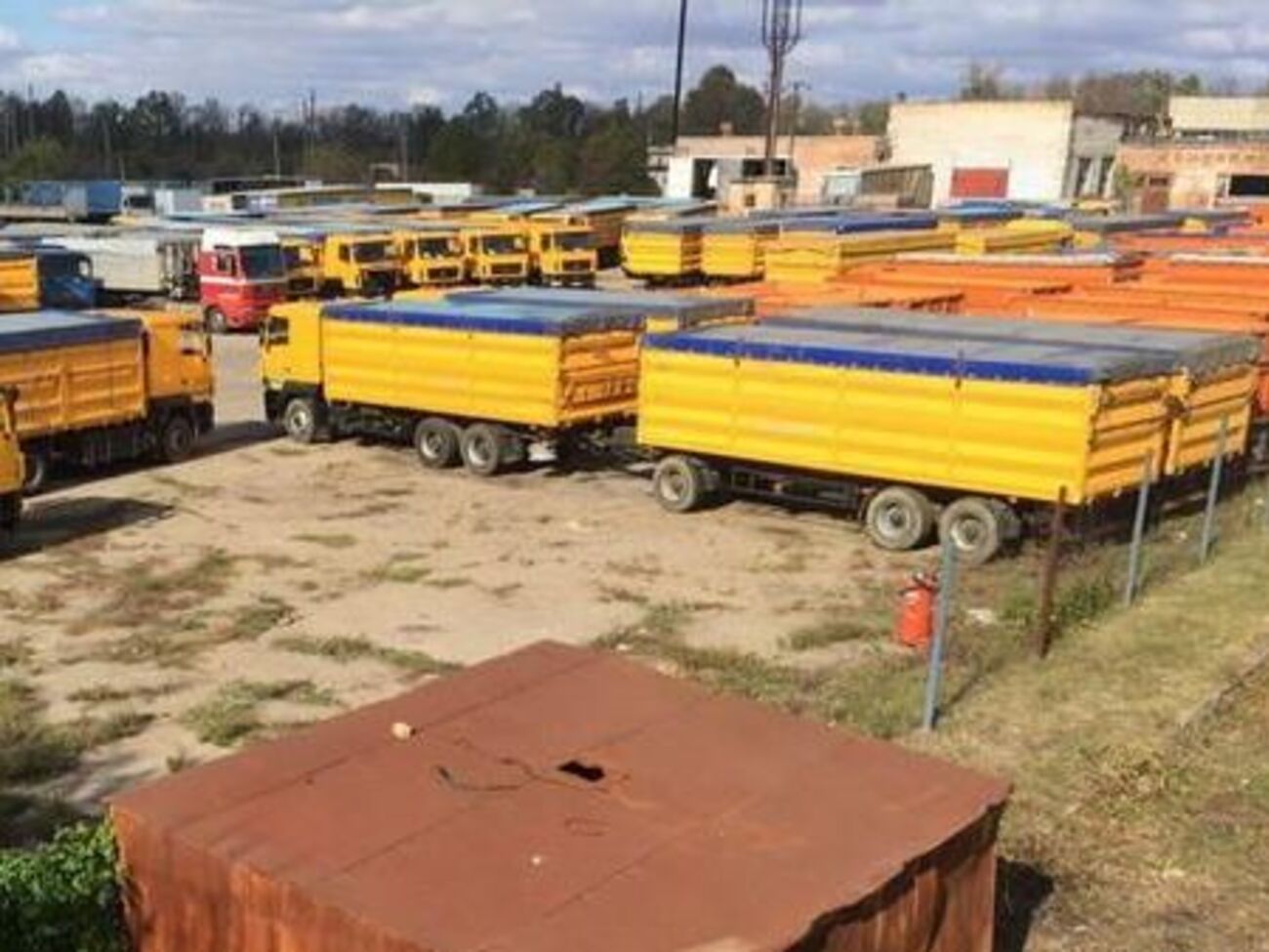 По результатам обысков СБУ изъяла более 100 грузовиков, находившихся в розыске