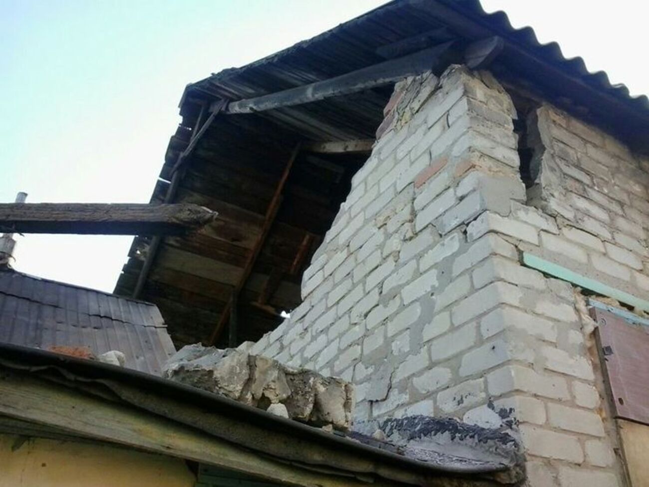Последствия обстрела боевиками Авдеевки