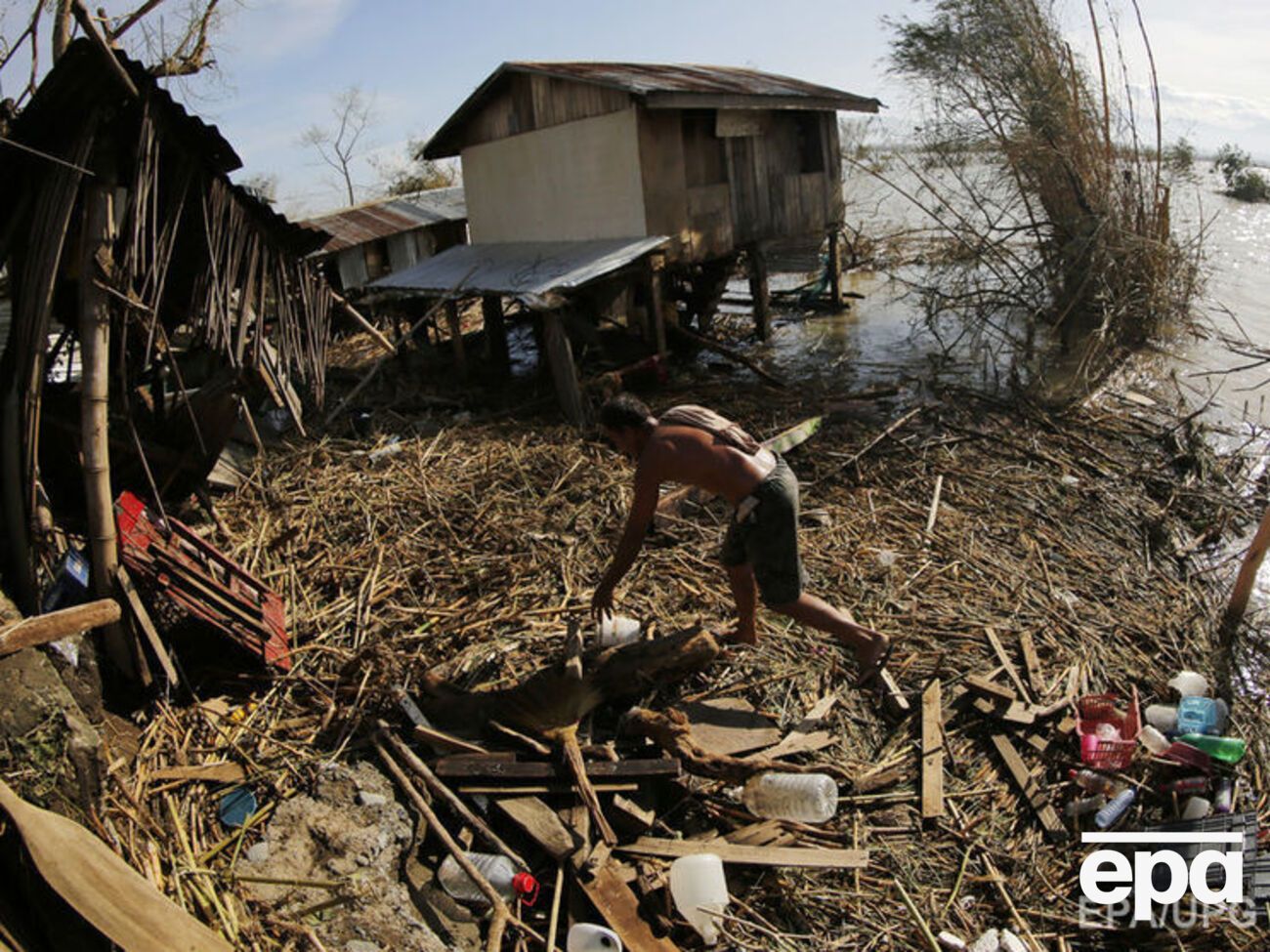 Тайфун разрушил более 1300 домов на Филиппинах