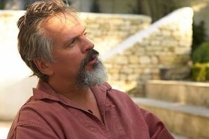 Максим Кантор: Чтобы убить человека на войне, надо сперва обесценить его жизнь в мирное время. В России это произошло